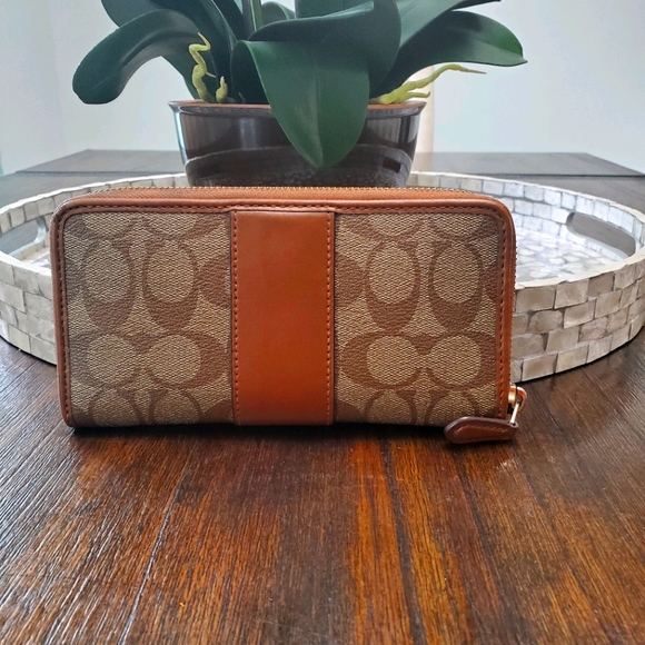 Wallet - Picture 2 of 6